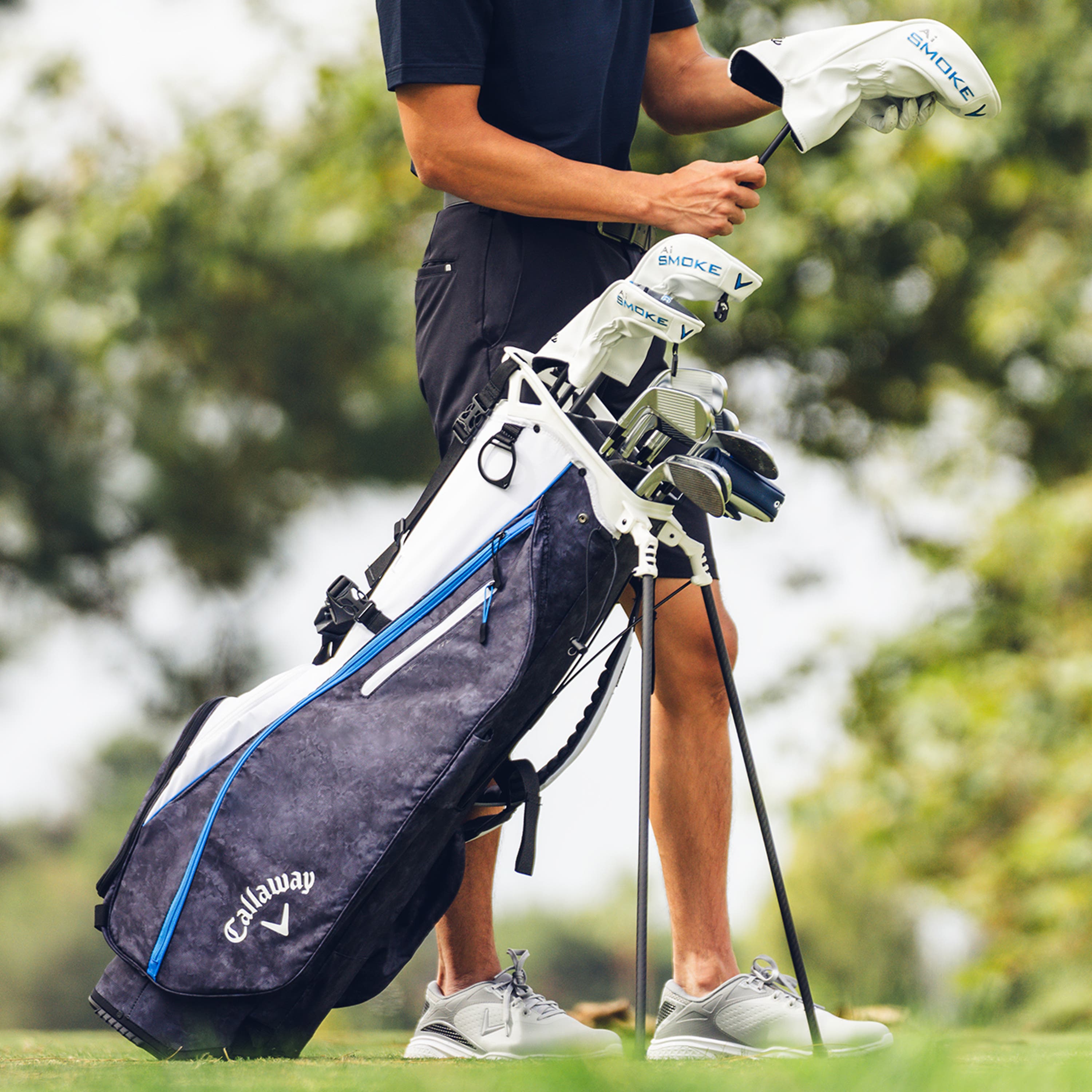 golfer with ai smoke golf bag on a golf course