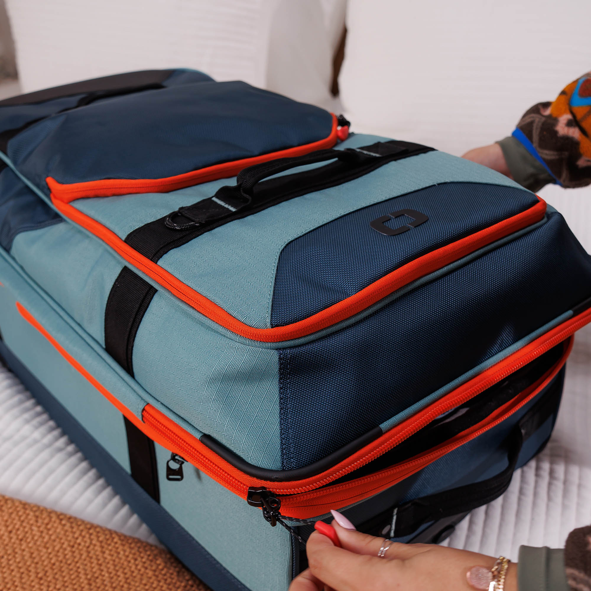 TARGET アゴラA31 Alpha Terminal Travel Bag | OGIO