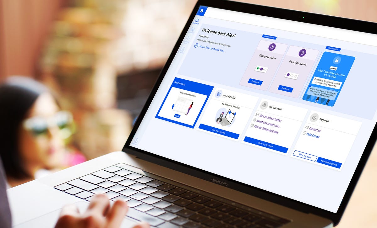 Interfejs Berlitz Flex, naszej platformy internetowej do nauki języka angielskiego, hiszpańskiego, francuskiego lub niemieckiego we własnym tempie.