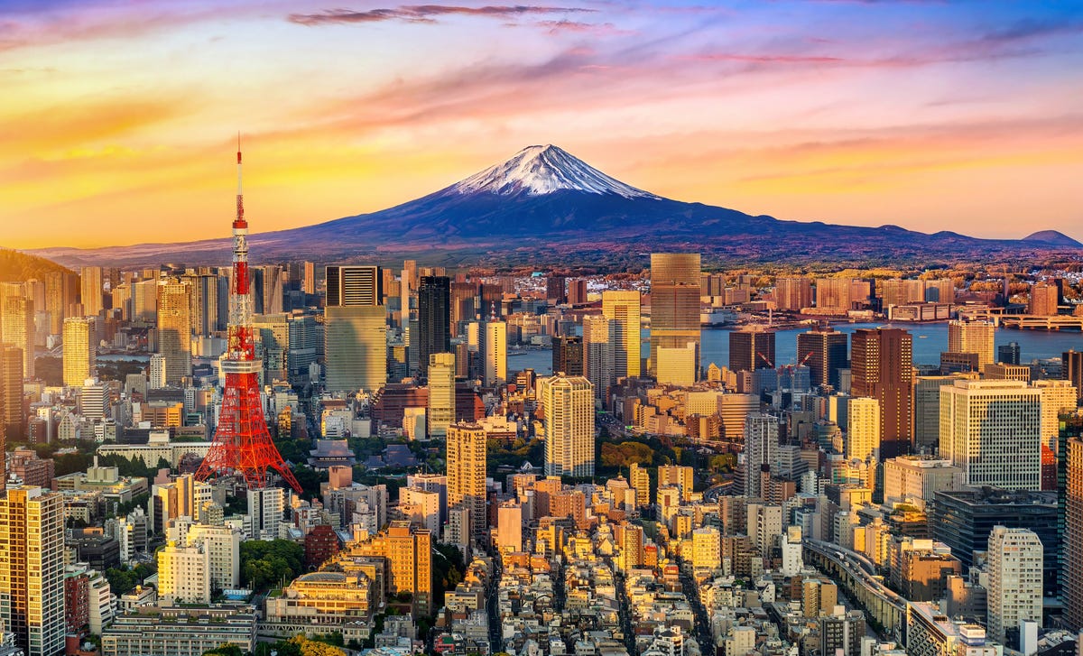 Japońska panorama na miasto i górę Fudźi