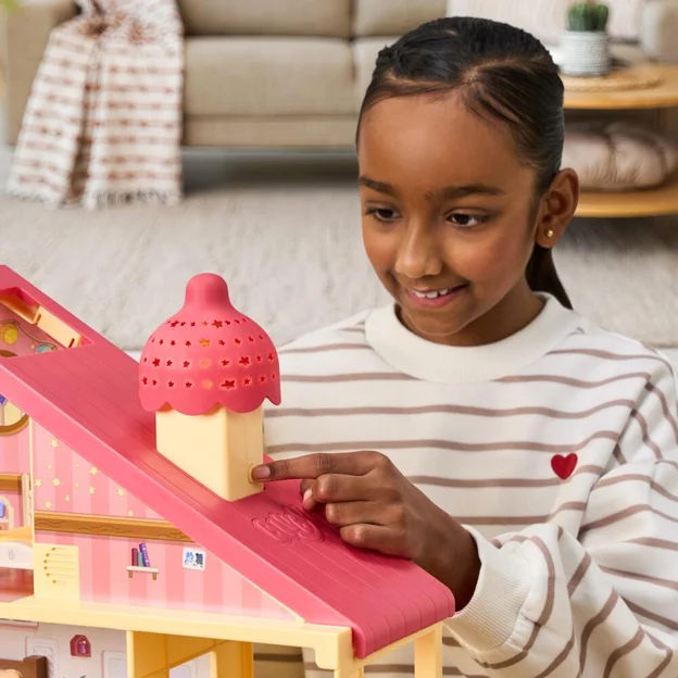Young girl playing with her Bluey S15 Surprise Home Playset.