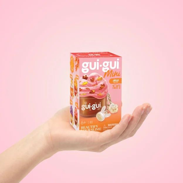 Hand holding a Gui Gui S2 Mini Single Pack Autumn box.