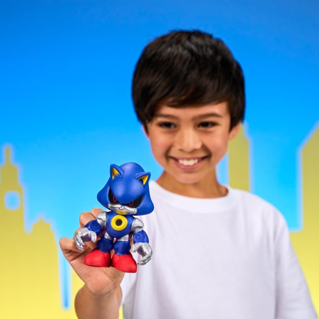 Young boy holding a Goo Jitzu Sonic S6 Hero Pack Metal Sonic toy. 