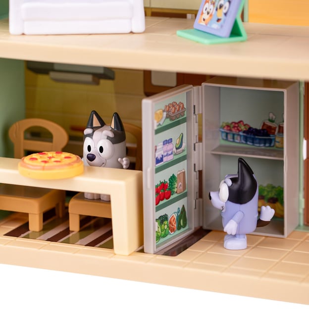 Bluey Muffins house playset with figurines in kitchen. 