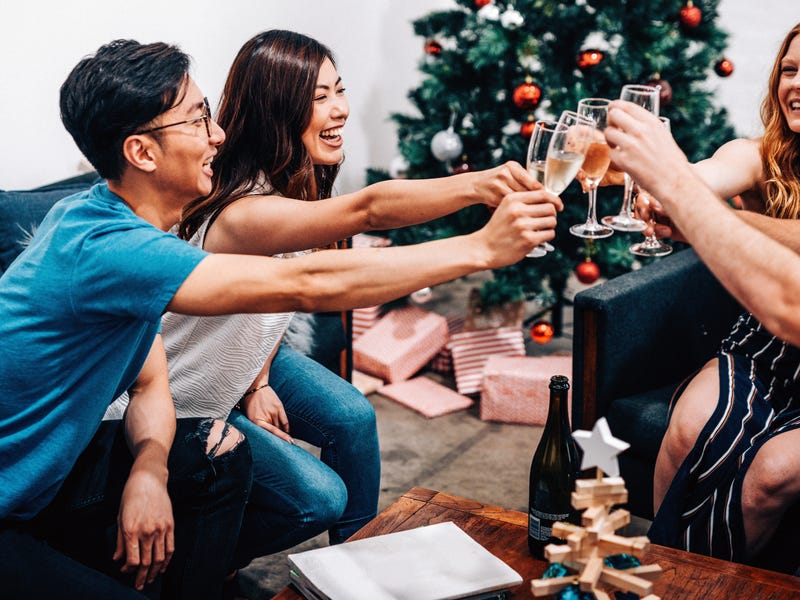 Familia celebrando la navidad en el mundo