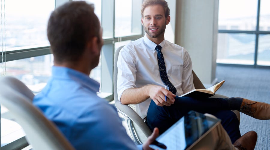 Persona descubriendo cómo aprender un idioma rápidamente