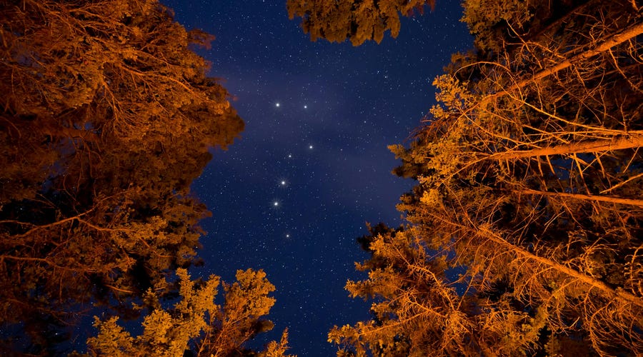 Estrellas en inglés y constelaciones desde el espacio.