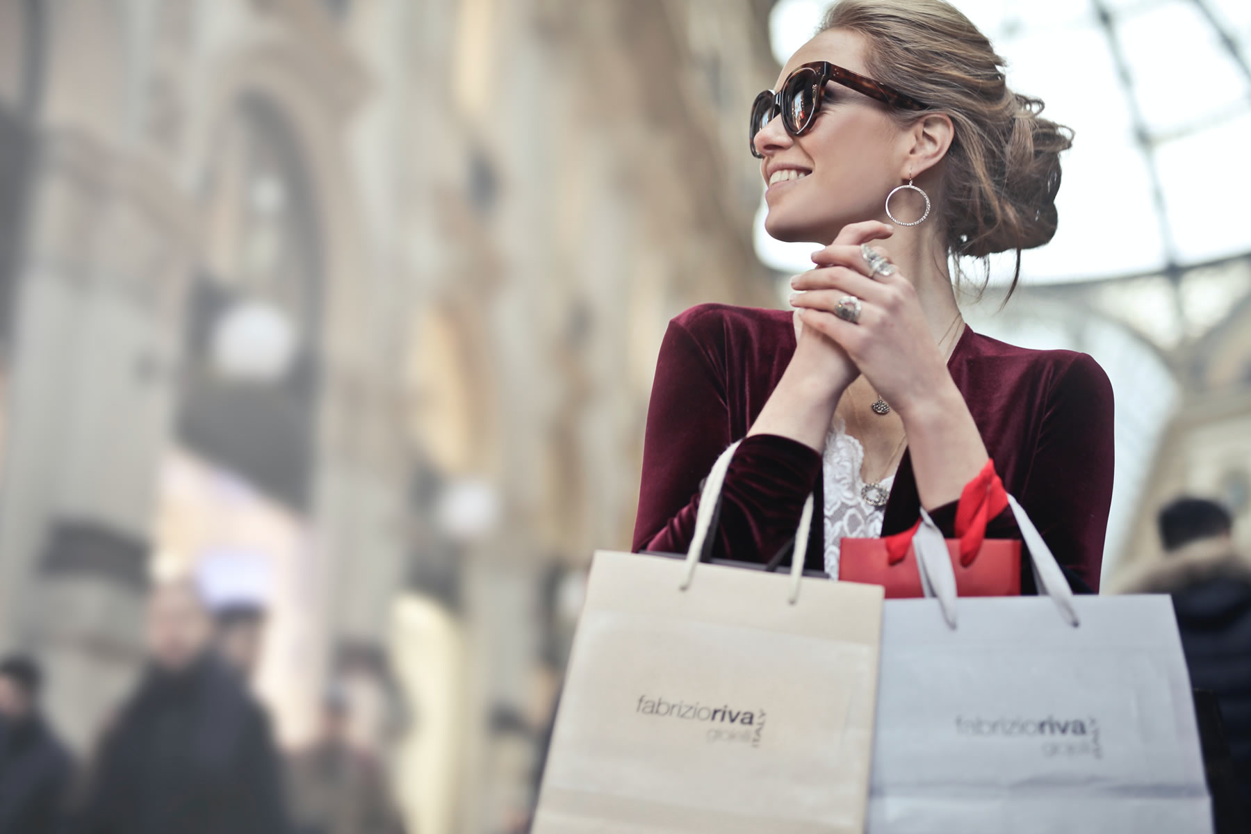 Una mujer haciendo compras