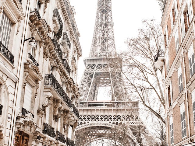 Vista de la Torre Eiffel, símbolo cultural utilizado en cursos de francés de Berlitz México