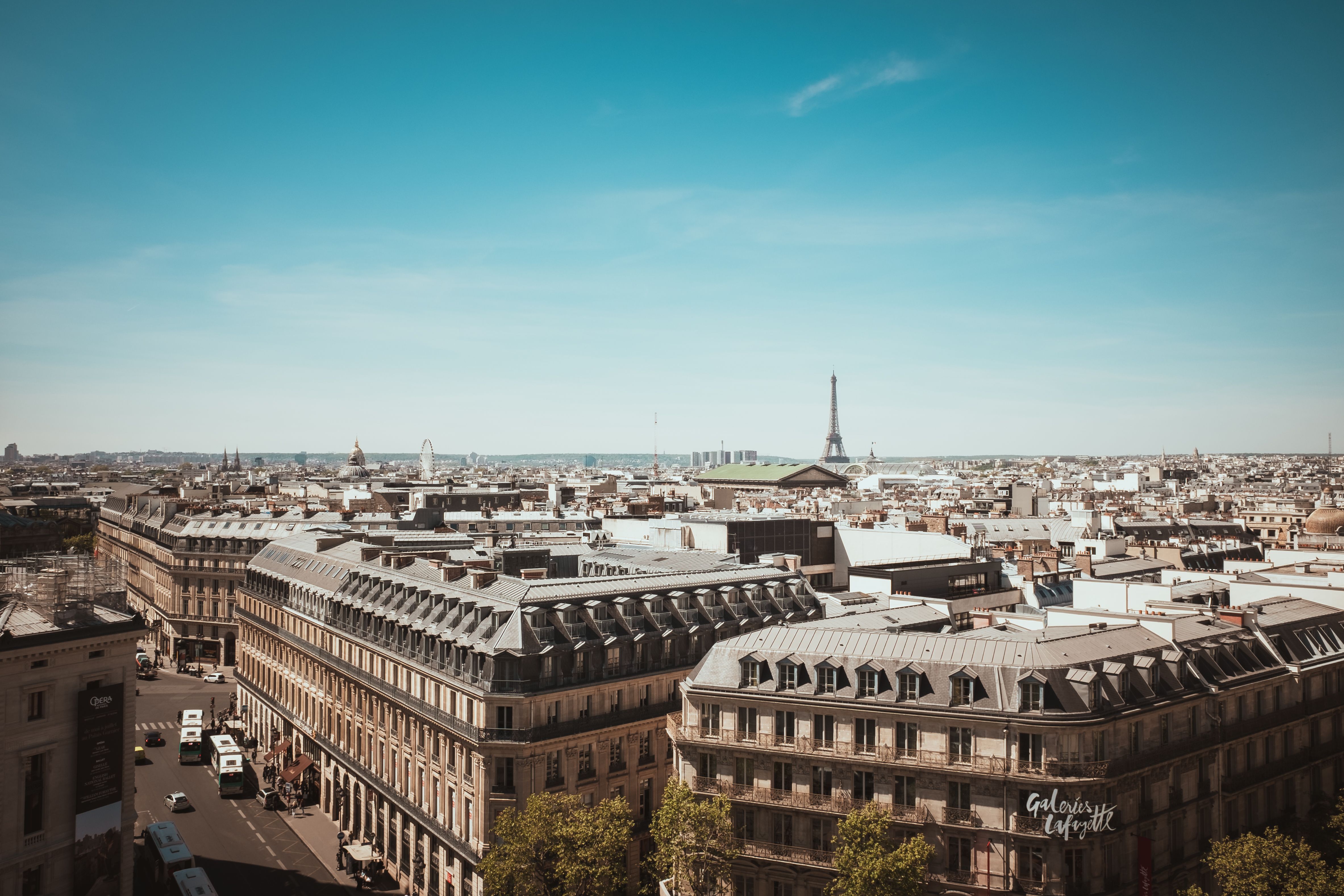Vista de la Torre Eiffel asociada a los cursos de francés de Berlitz México.