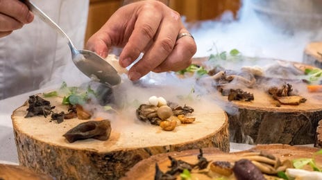 Alimentos del menú de restaurante en francés