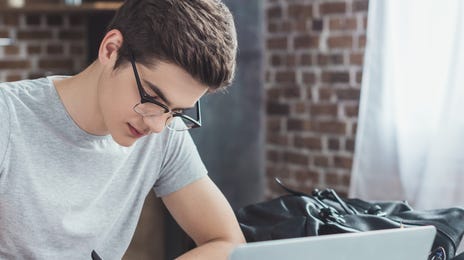 Hombre en la escuela de inglés en Hermosillo