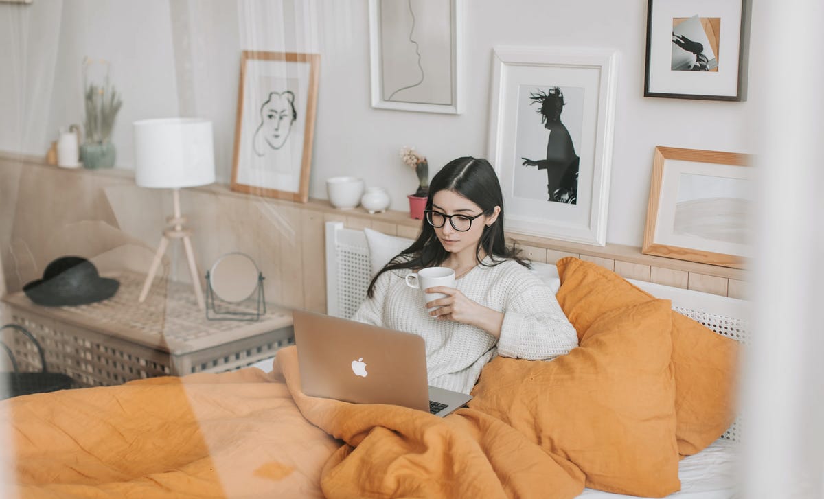 Mujer con tips curso de ingles online