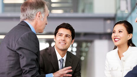 Personas en actividades interactivas de aprendizaje de idiomas en línea