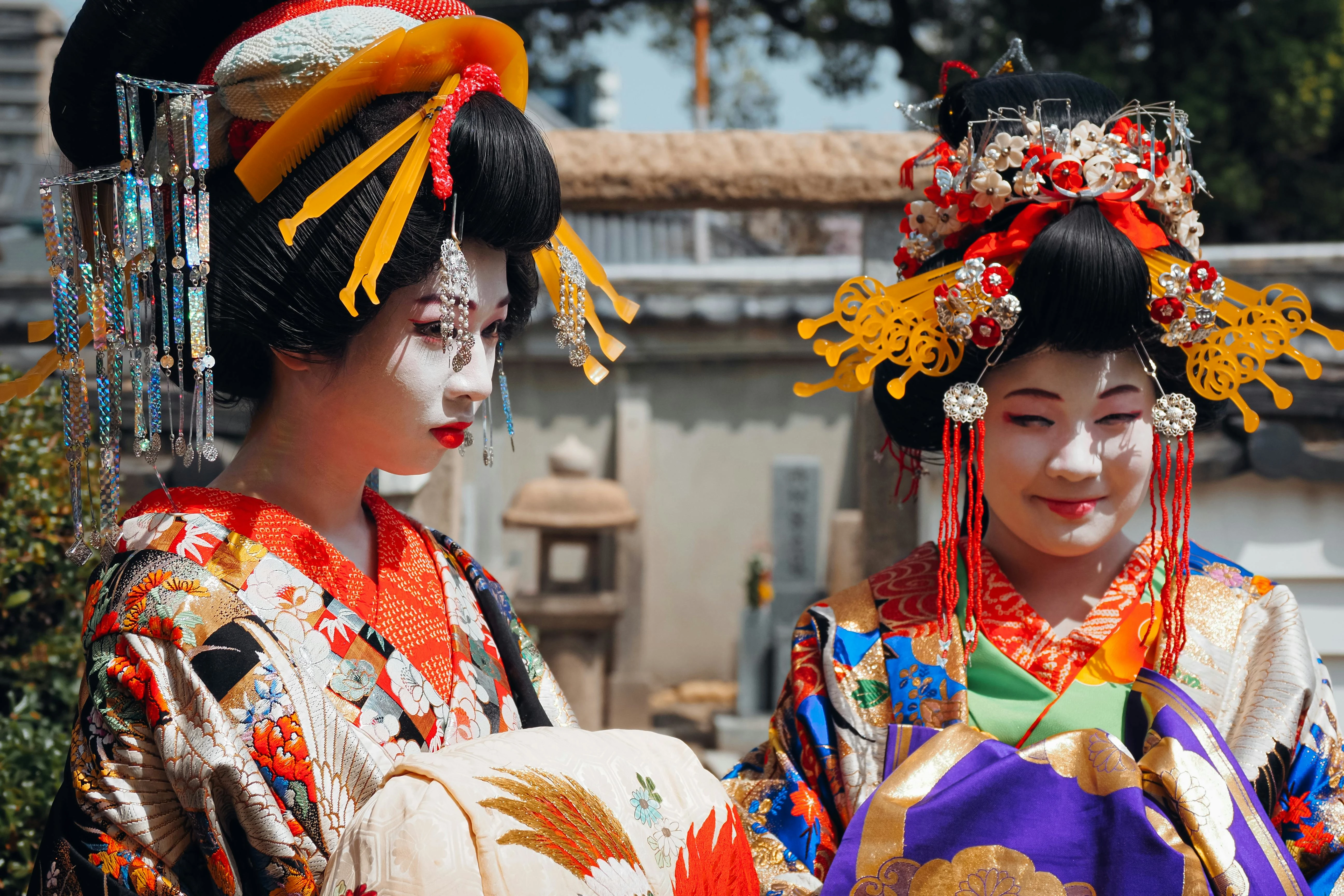 Geishas japonesas participan y disfrutan en Gion Matsuri