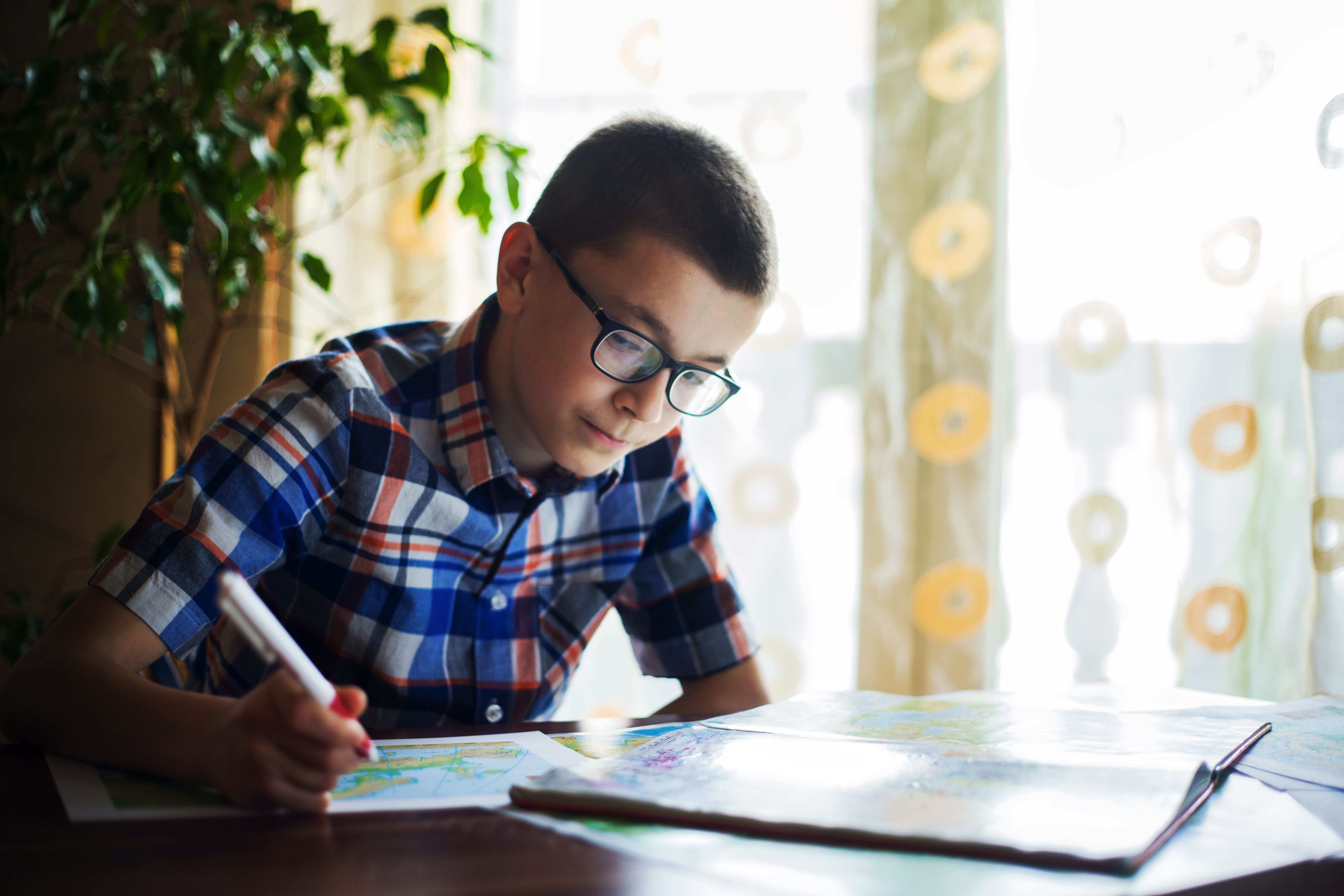 Niño practicando italiano para niños y adolescentes