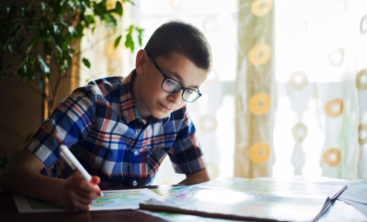 Niño practicando italiano para niños y adolescentes