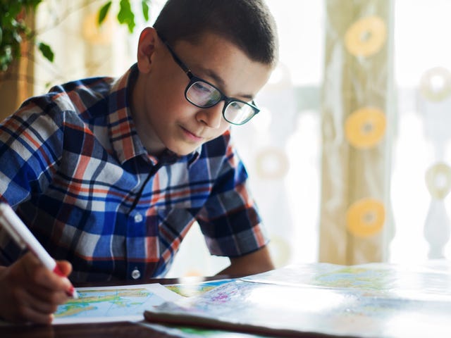 Niño practicando italiano para niños y adolescentes