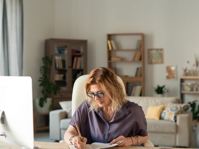 Mujer que quiere aprender alemán