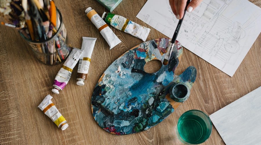 Pintura de colores para actividades artísticas en inglés.