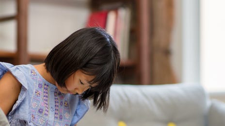 Estudiante aprendiendo chino mandarín para niños y adolescentes