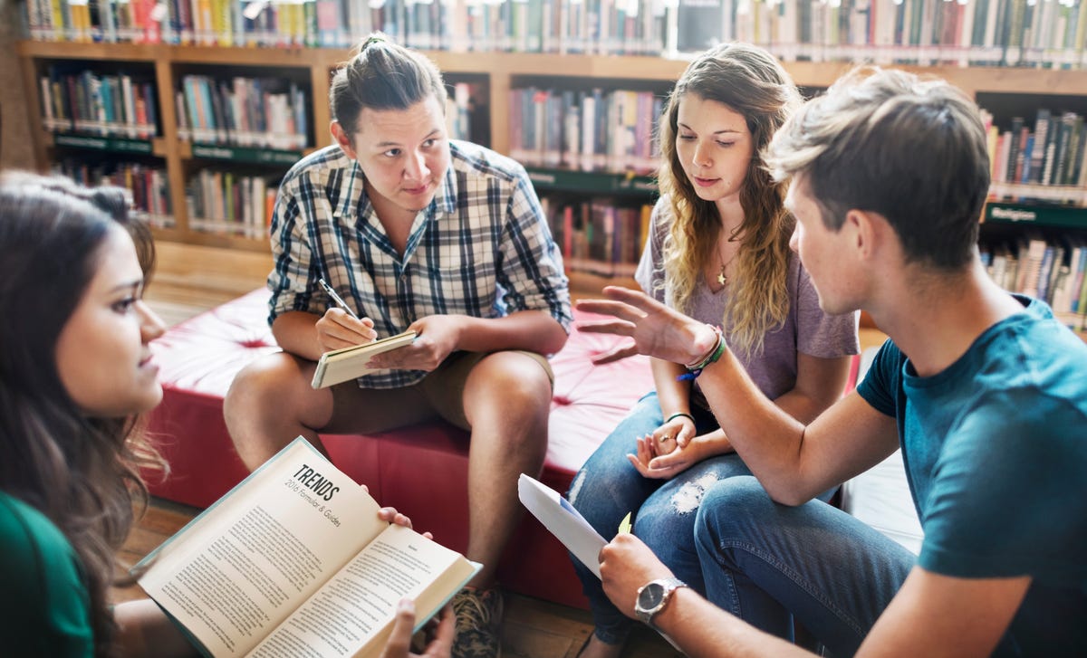 Personas practicando el método Berlitz