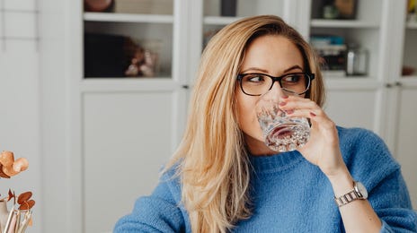 Mujer en clases de español online