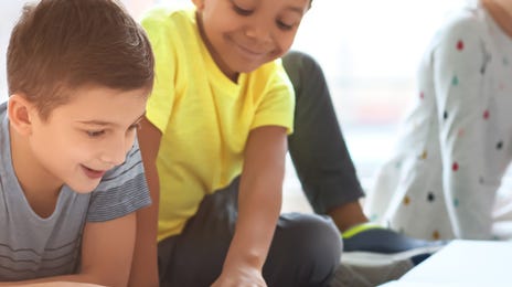 Niños practicando francés para niños y adolescentes