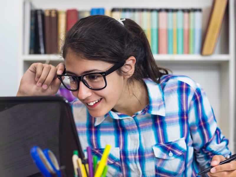 Niña en cursos de Programación Digital para niños