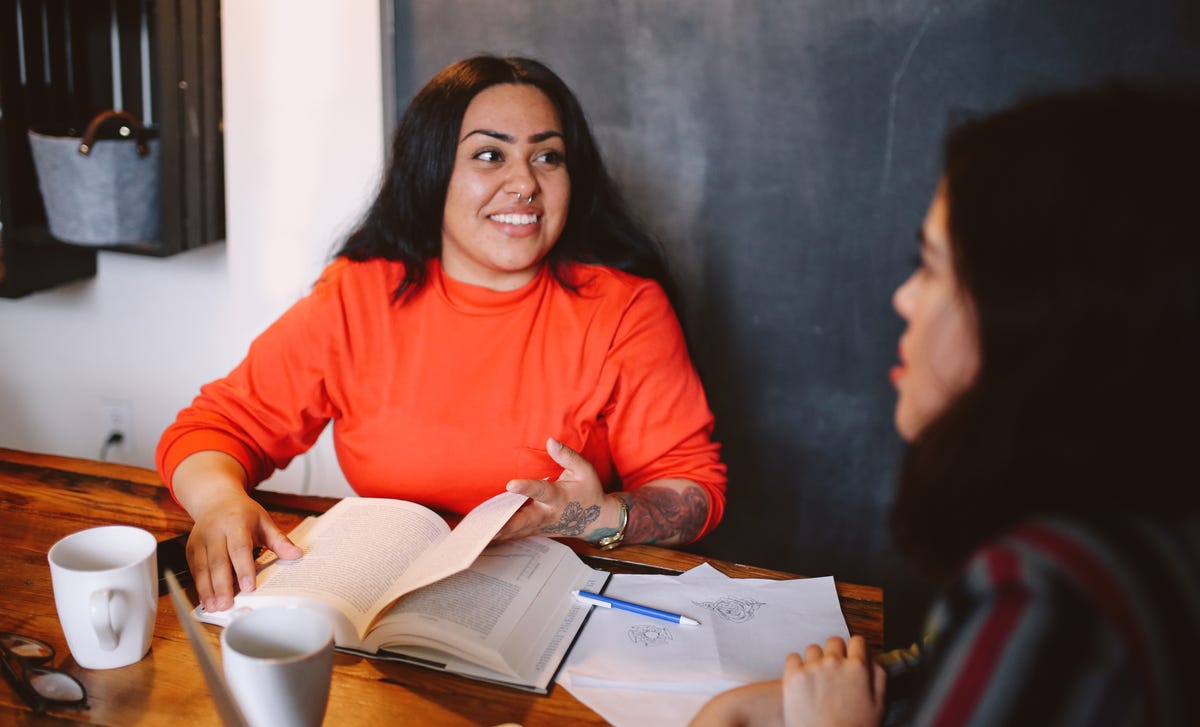 Mujer en la Eescuela de francés en Guadalajara